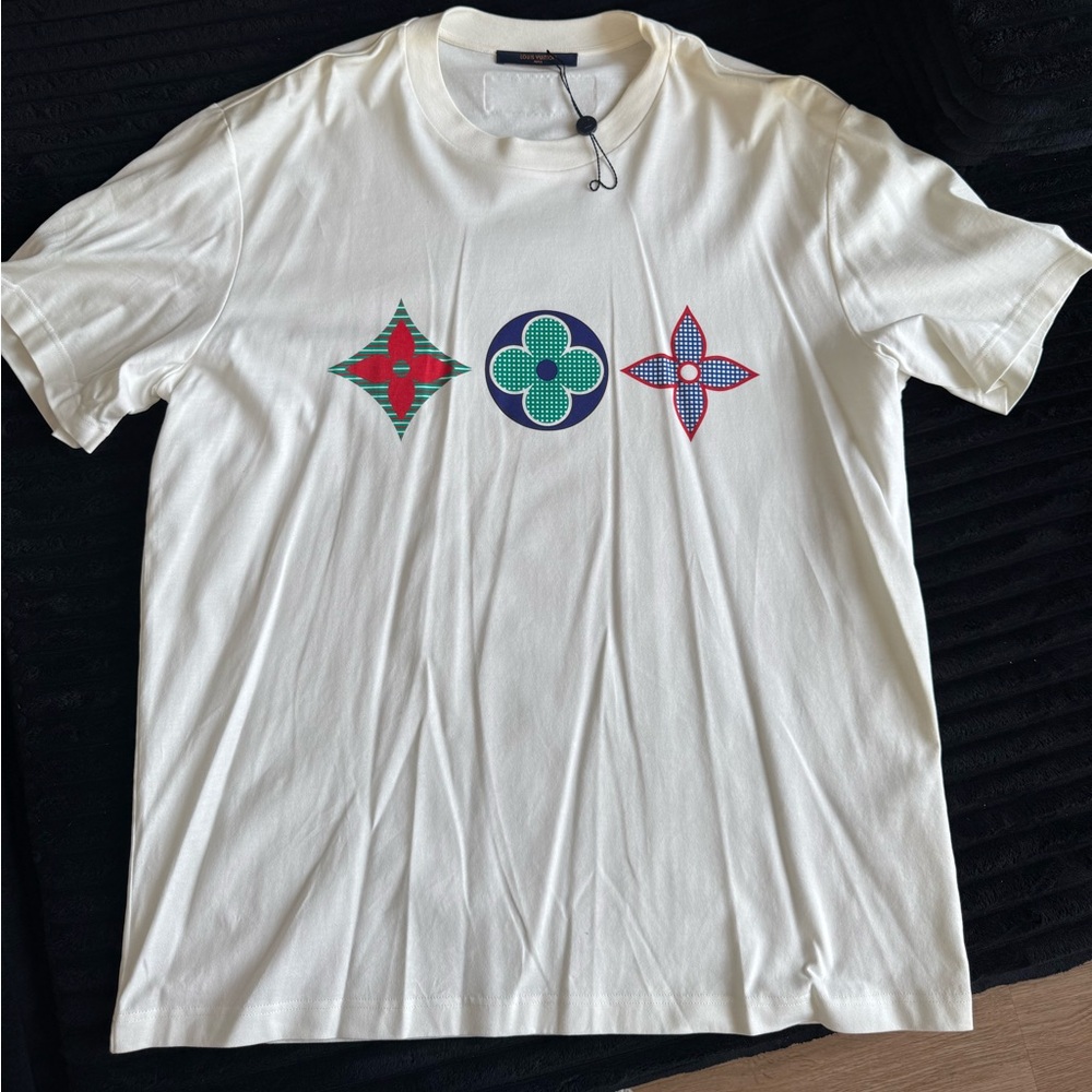 Louis Vuitton Stylish White Graphic T-Shirt